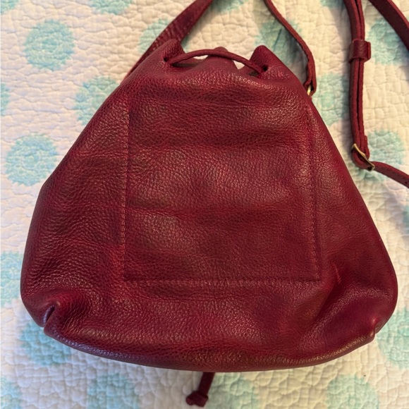 PENDLETON LEATHER GOODS ** Deep Red** Leather Crossbody Bucket Purse - Picture 5 of 9